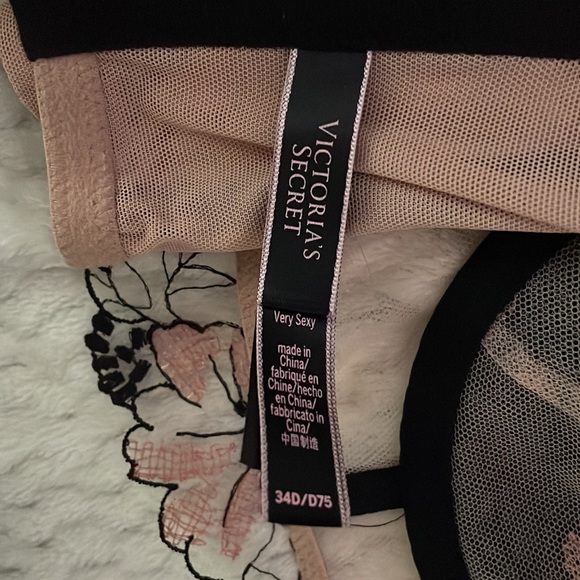 Victoria secret Lightly-Lined Quarter cup bra - Picture 3 of 4